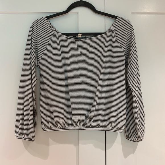 Express One Eleven Off the shoulder Top - Picture 2 of 8